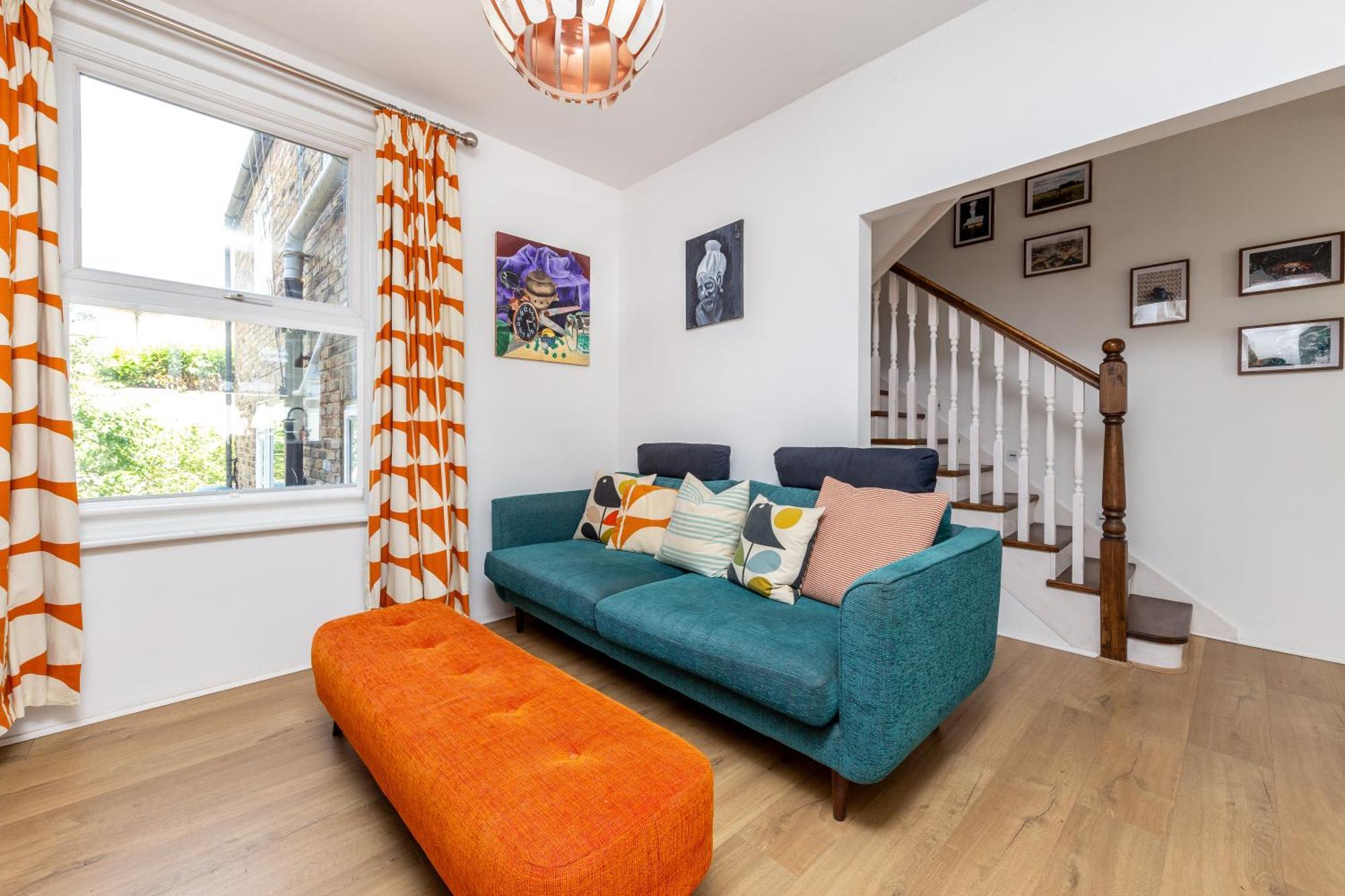 Chic Semi-detached House With A Private Garden, Se *
