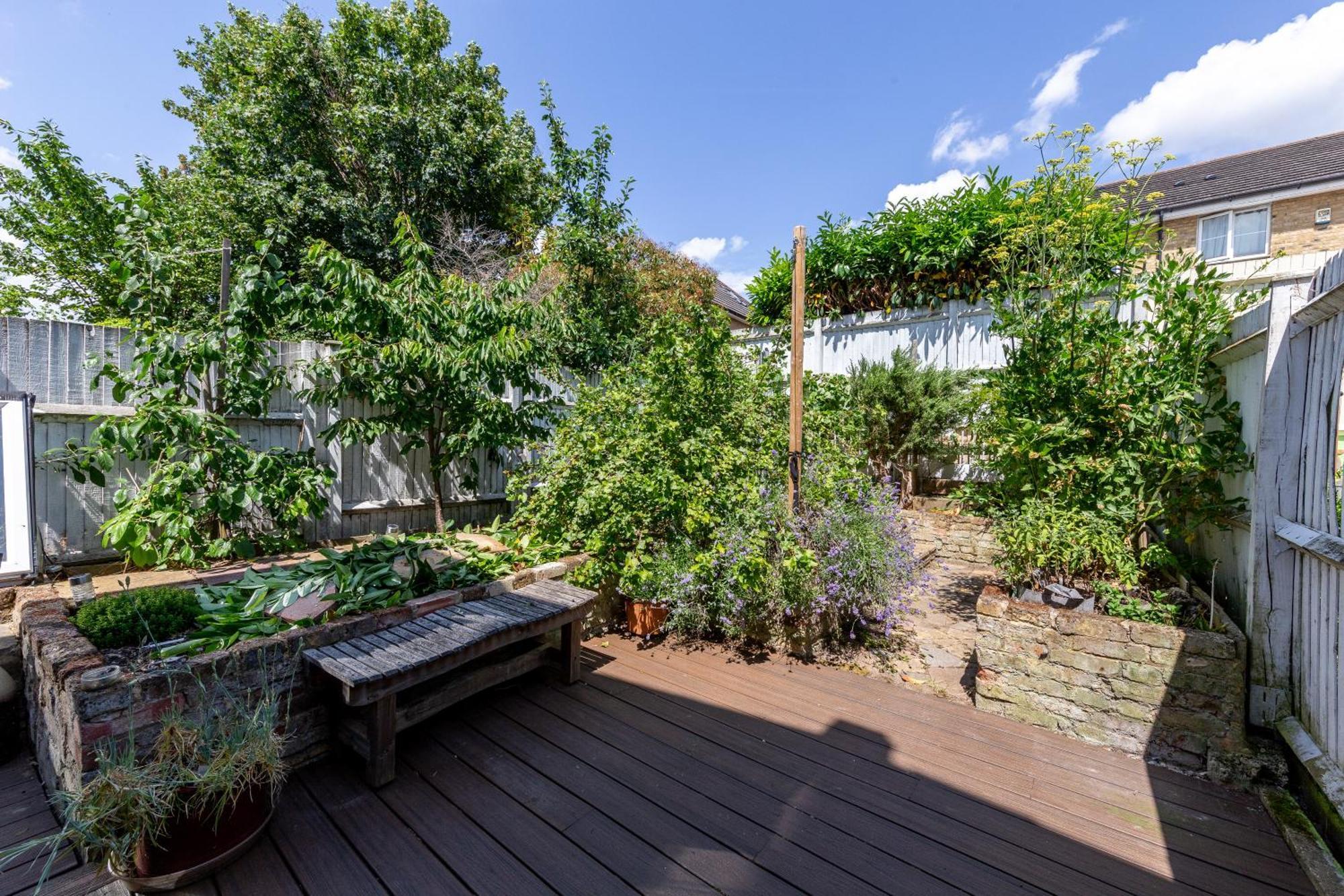 Chic Semi-detached House With A Private Garden, Se *