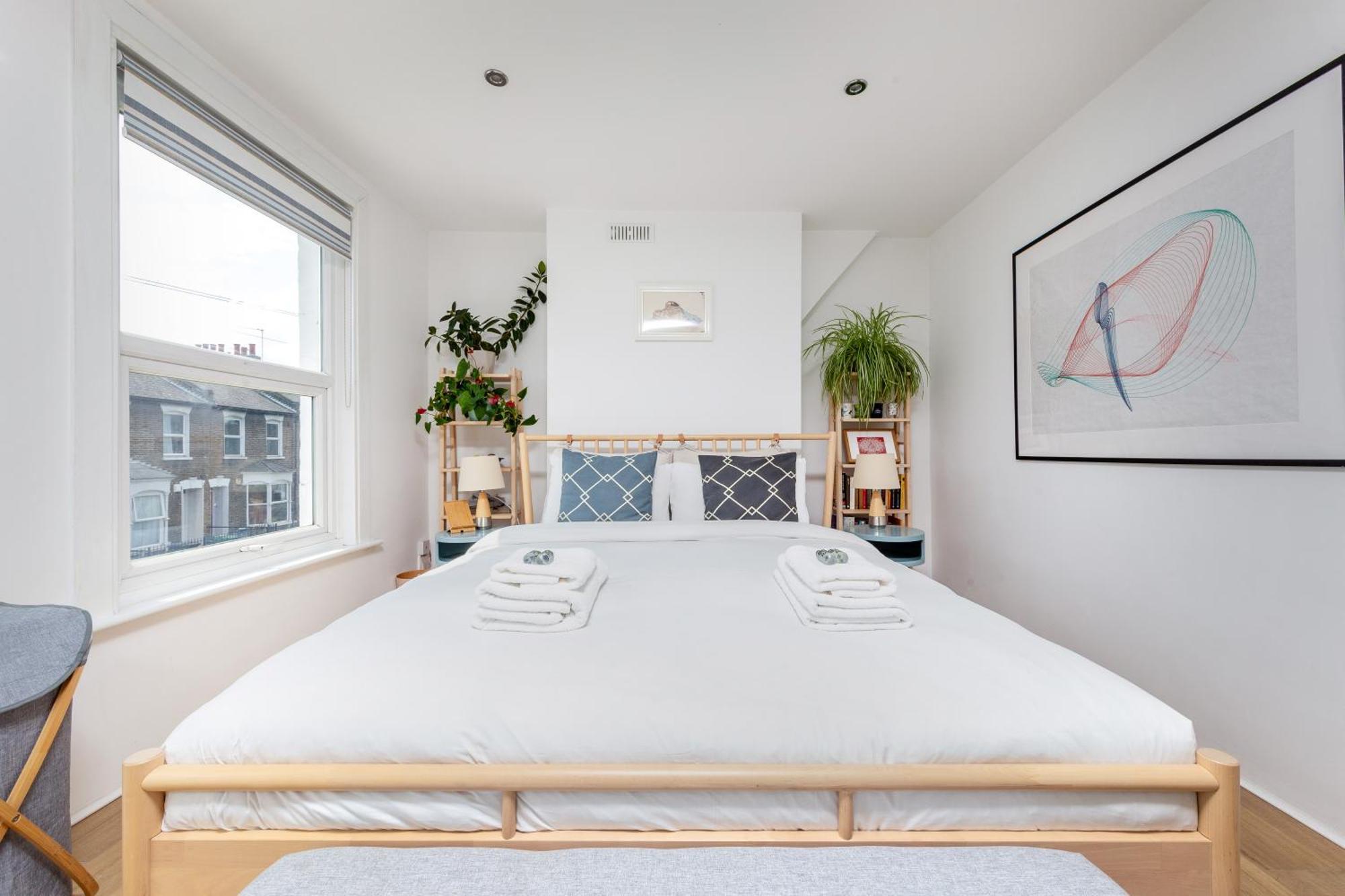 Chic Semi-detached House With A Private Garden, Se