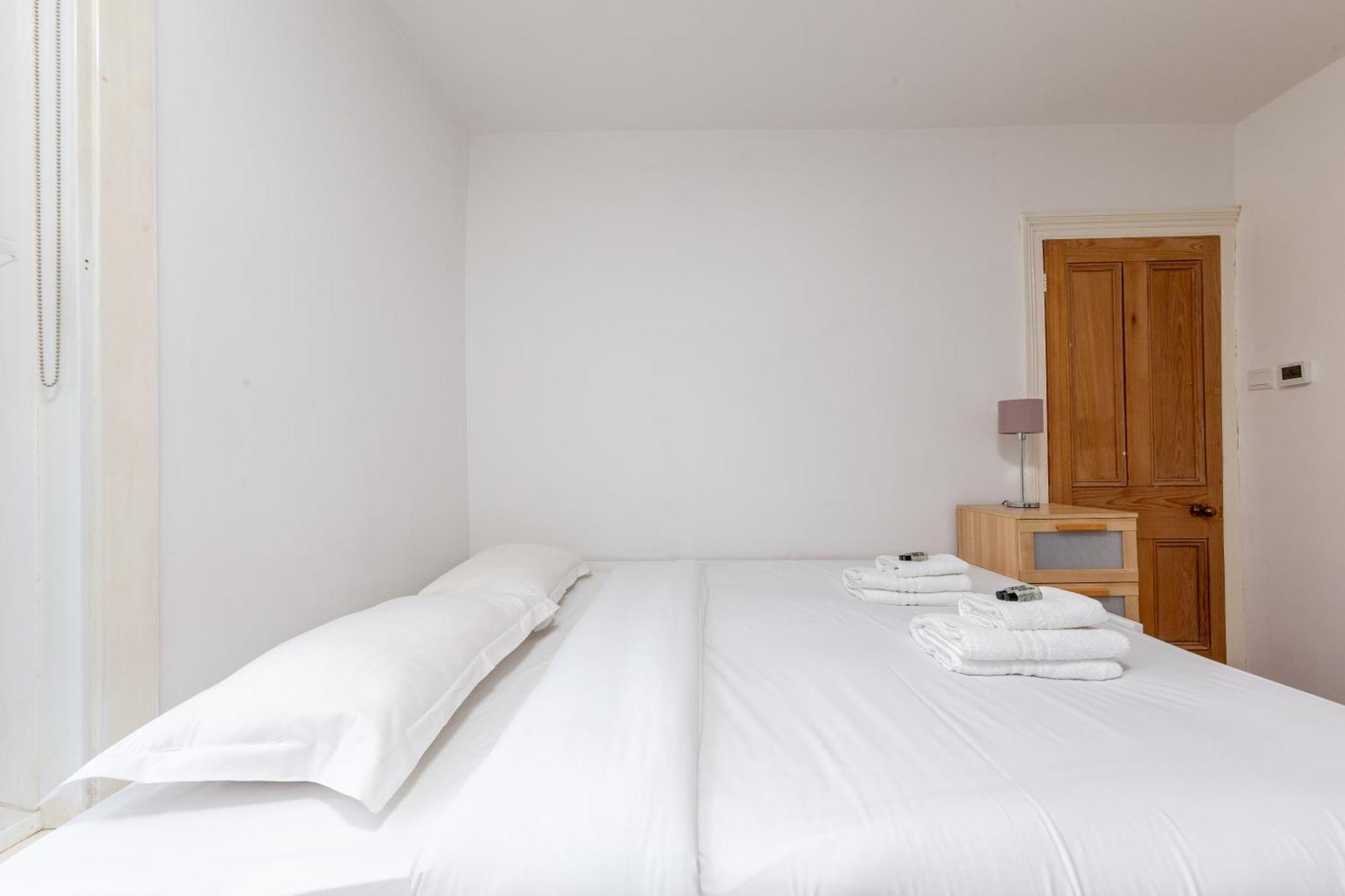 Chic Semi-detached House With A Private Garden, Se Casa vacanze *