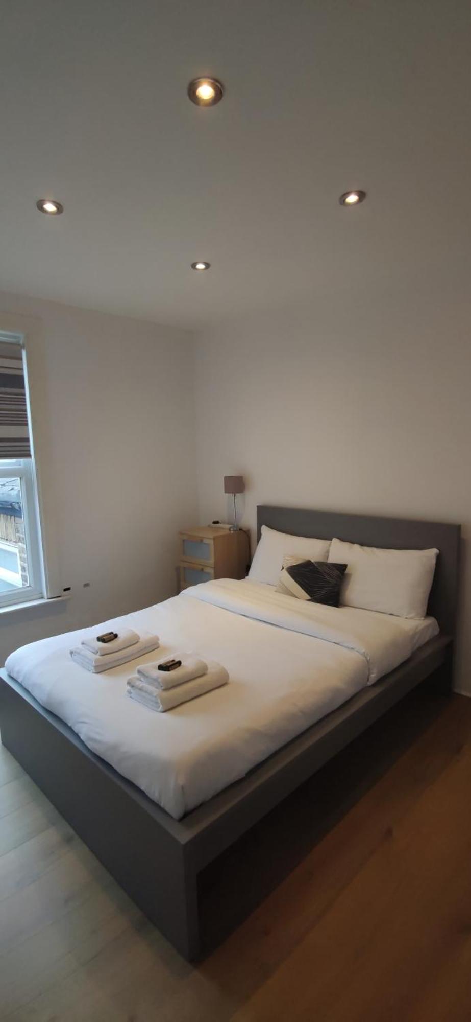 Chic Semi-detached House With A Private Garden, Se Casa vacanze *