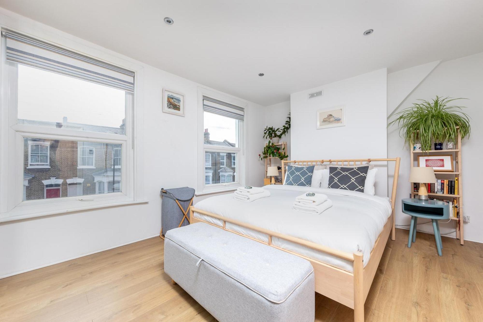 Chic Semi-detached House With A Private Garden, Se Ferienhaus *