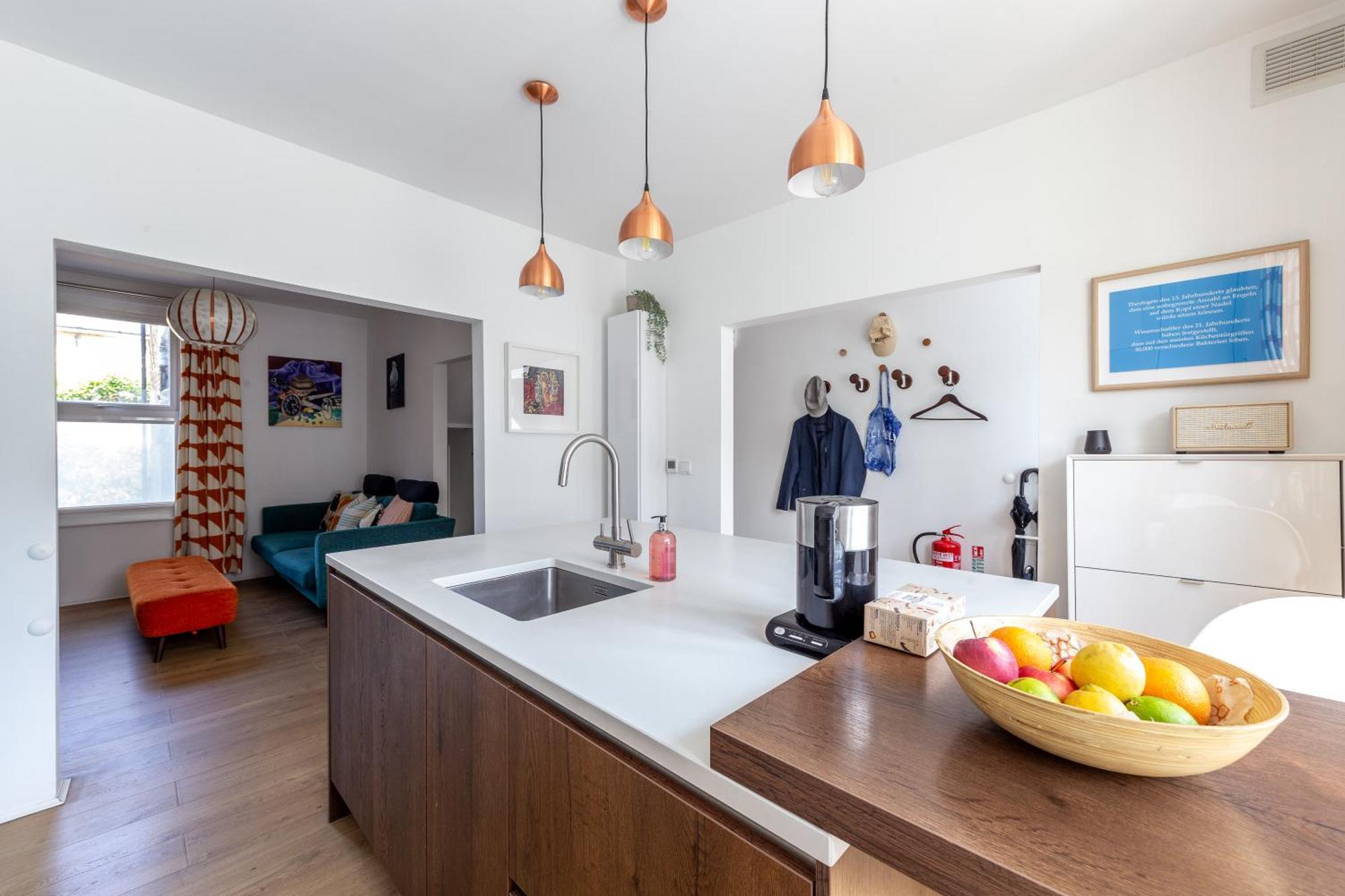 Chic Semi-detached House With A Private Garden, Se Ferienhaus *